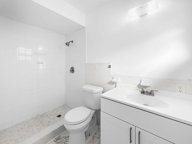 Building Photo - Beautifully Renovated 2BR/2BA with bonus room New Hurricane Windows + Backyard