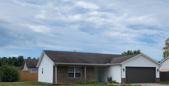 Building Photo - Three Bedroom Two Bath Home in Deerfield Farms Dayton, Indiana