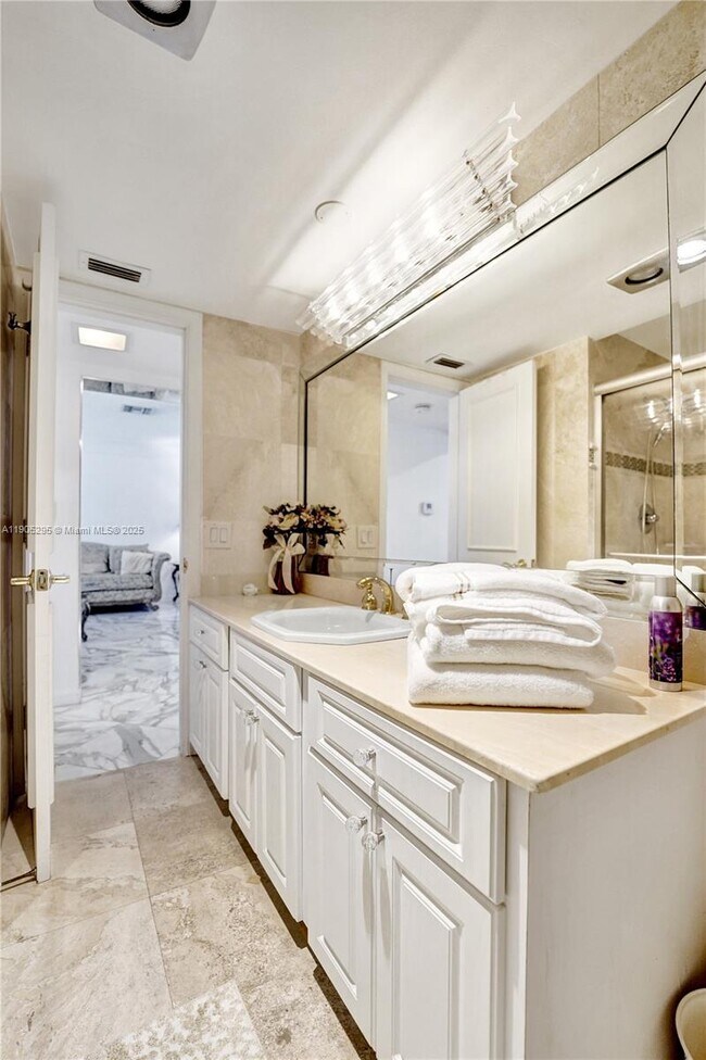 Building Photo - 2889 NE 35th St