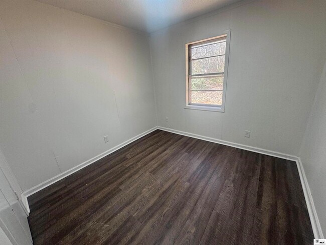 Building Photo - 207 Oaklawn Dr