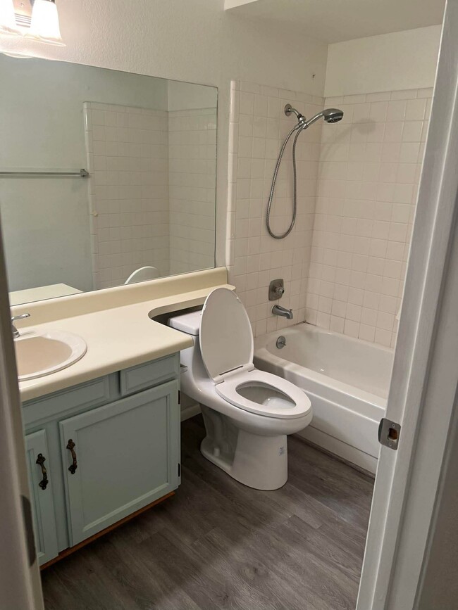 Building Photo - Calle Norlo