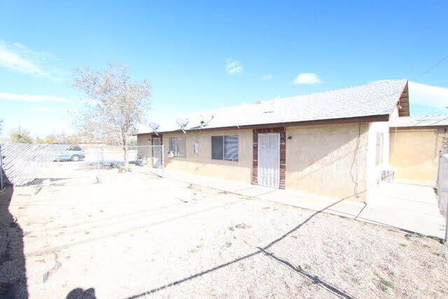 Building Photo - 16315 Juniper St