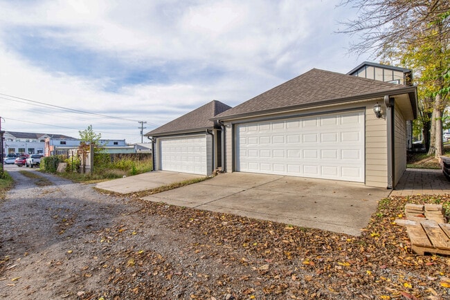 Building Photo - 336 Vivelle Ave