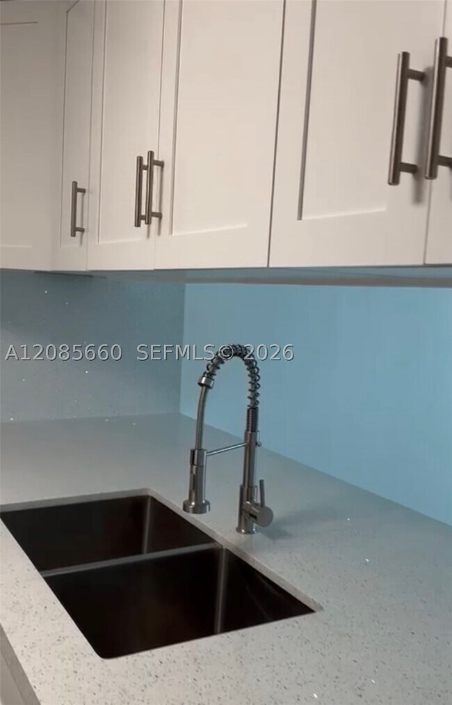 Building Photo - 9125 SW 77th Ave