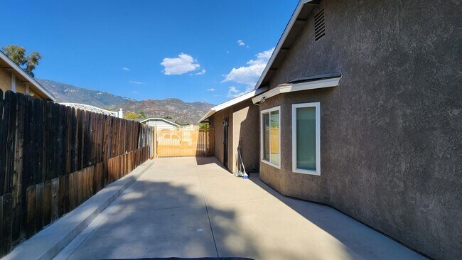 Building Photo - AVAILABLE NOW!! North San Bernardino