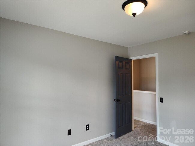 Building Photo - 4018 Manor House Dr