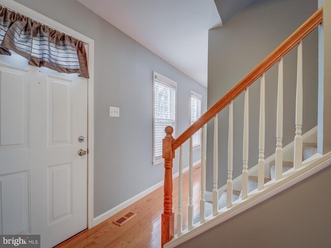Building Photo - 8203 Stationhouse Ct