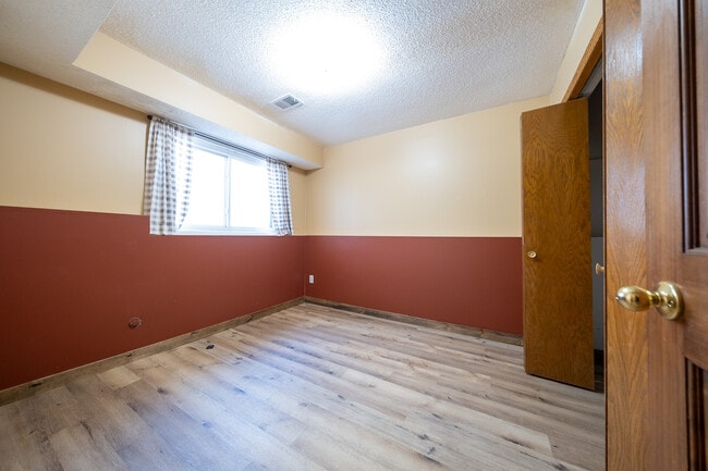 Building Photo - 1705 Slater Ln