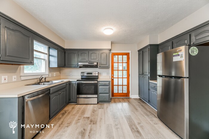 Building Photo - 606 Six Lakes Dr