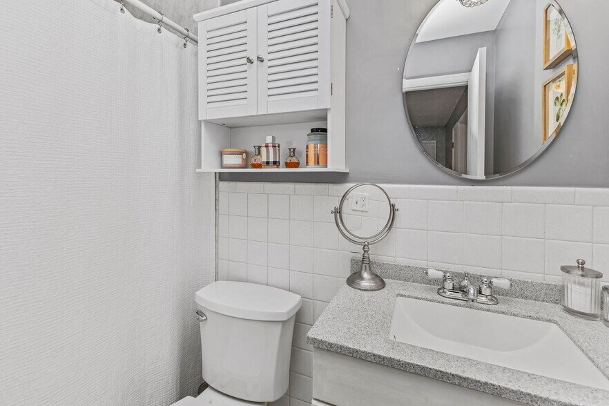 Building Photo - 22 Radio Pl