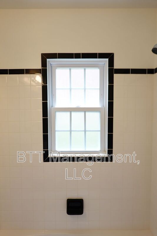 Building Photo - 8406 Greenwood Ave