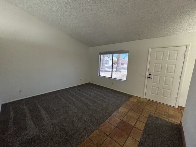 Building Photo - North Phoenix 2 bedroom Duplex