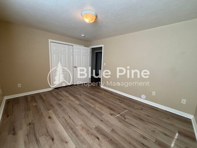 Building Photo - 3736 Ellendale Cir