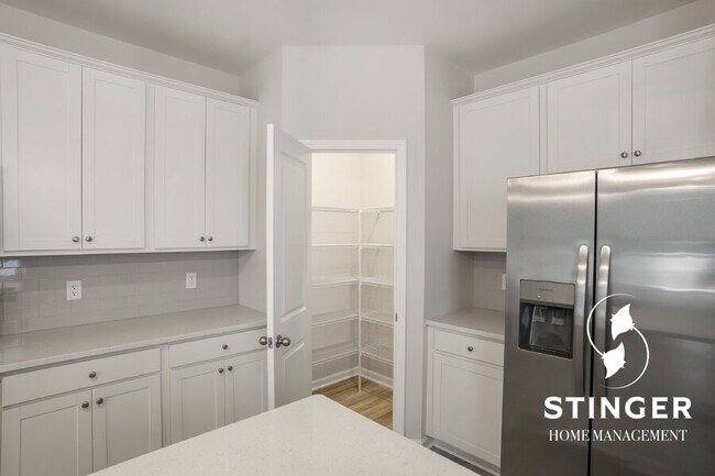 Building Photo - 585 Dreher Dr