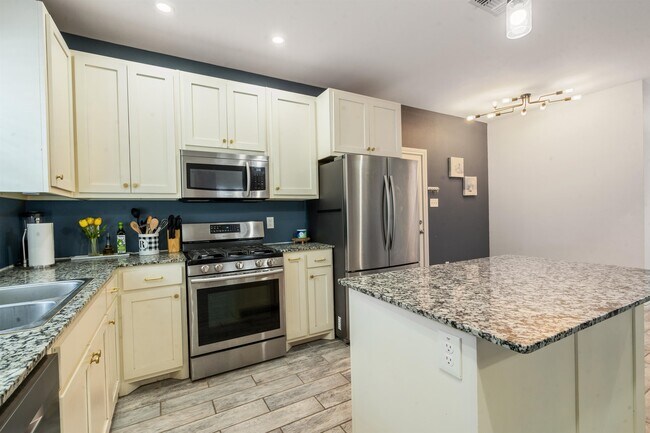 Building Photo - 200 Wallen St