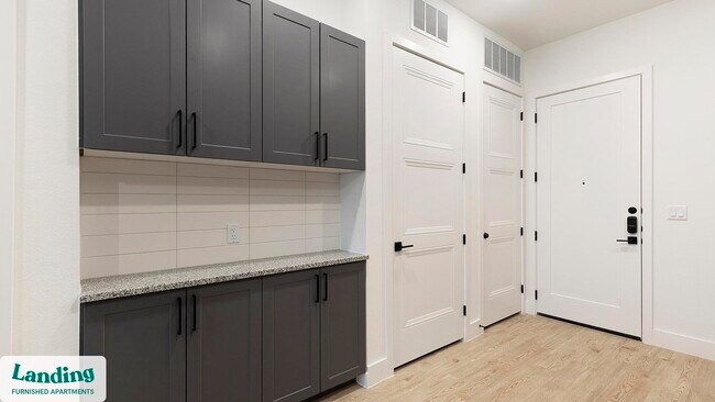 Building Photo - 650 E Sycamore St