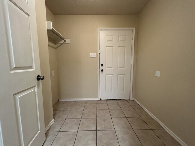 Building Photo - Beautiful Duplex in Northwest Lubbock