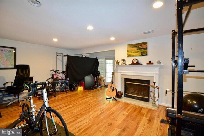 Building Photo - 6153 Summer Park Ln