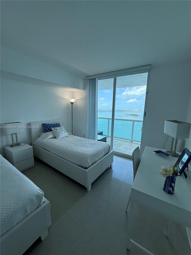 Building Photo - 1800 N Bayshore Dr