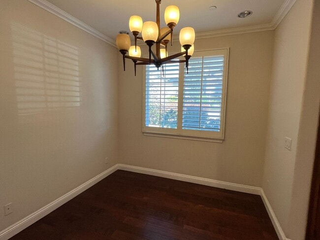 Building Photo - Beautiful Four Bedroom Townhouse in Pasadena