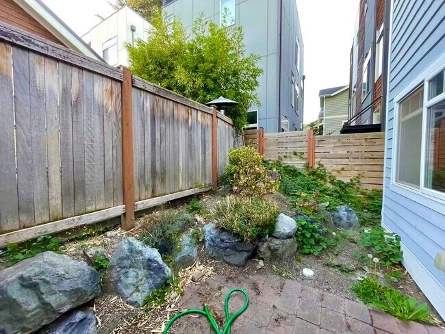 Building Photo - 6516 34th Ave NE