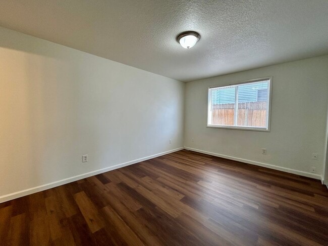 Building Photo - 15511 NE 50th Cir