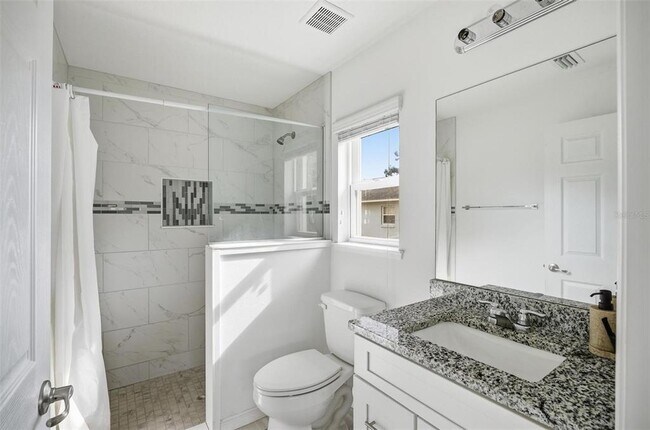 Building Photo - 4 Lynton Pl