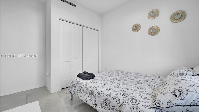 Building Photo - 417 NW 13th Ct