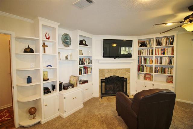 Building Photo - 18359 Hickory Cir