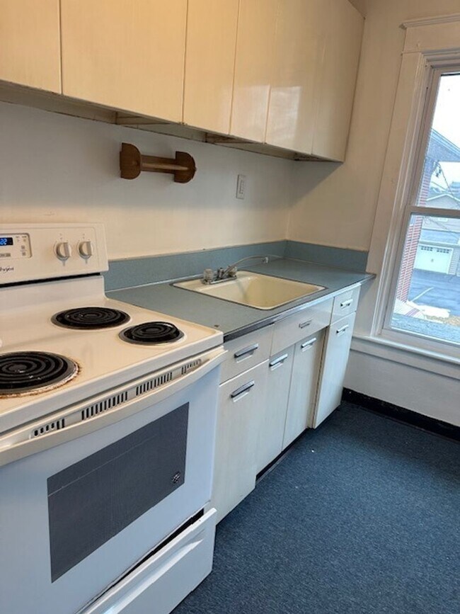 Building Photo - 53 W Granada Ave