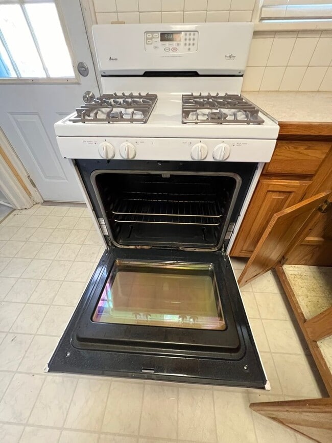 Building Photo - 3 Bed 2 Bath House