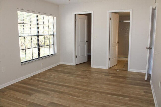 Building Photo - 3345 Crystal Ct E