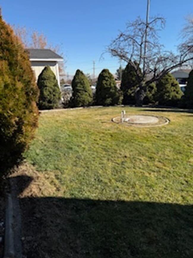 Building Photo - Three Bedroom Home Close to UNR