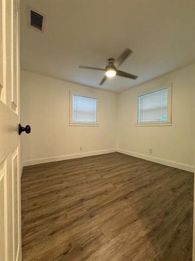 Building Photo - 9422 SW 51st St # 1-2, Cooper City, FL 33328