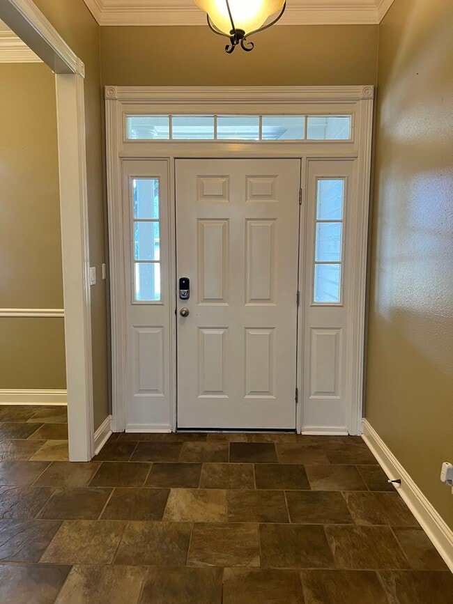 Building Photo - Large Lot Close to to Barksdale Air Force Base w/POOL!!