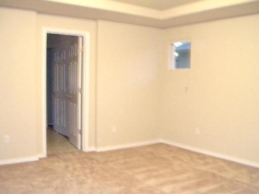 Building Photo - 3 bedroom Home - Quiet  - with courtyard -...