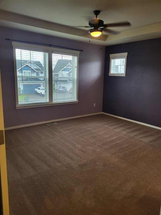 Building Photo - **$500 Move In Special**Beautiful 3 Bed 2.5 Bath 3 story home in South Hill Puyallup