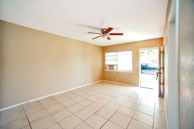 Building Photo - 1420 AVOCADO AVE #11