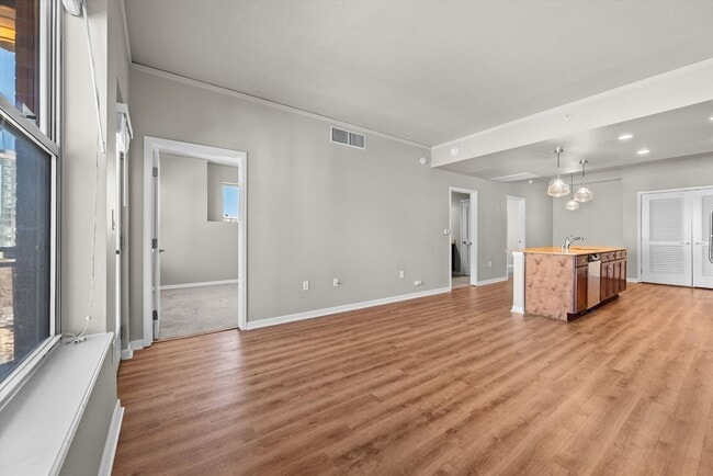 Building Photo - Downtown Living