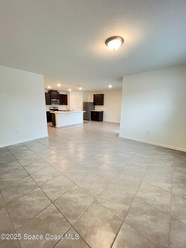 Building Photo - 1570 San Filippo Dr SE