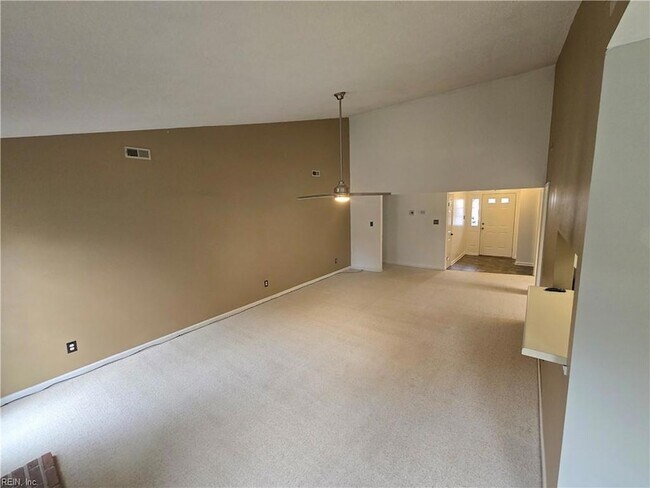 Building Photo - 921 Martingale Ct