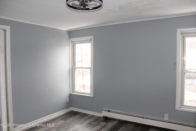 Building Photo - 323 Union St