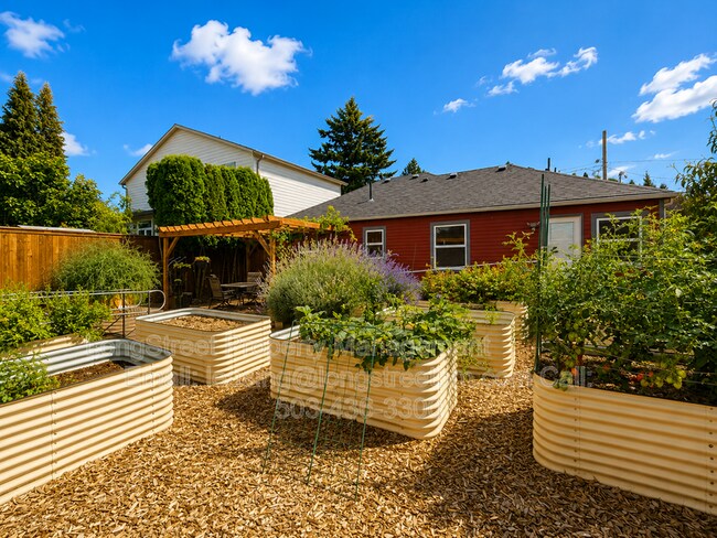 Building Photo - 7209 N Amherst St