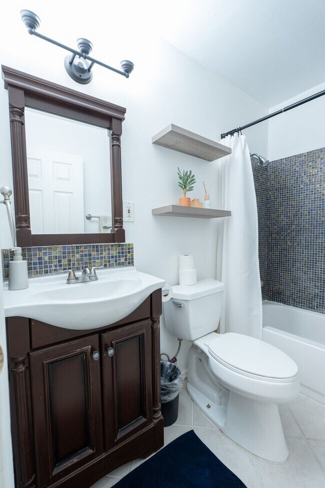 Building Photo - Cozy Zen Retreat Home with 4BD+3BA  Share ...
