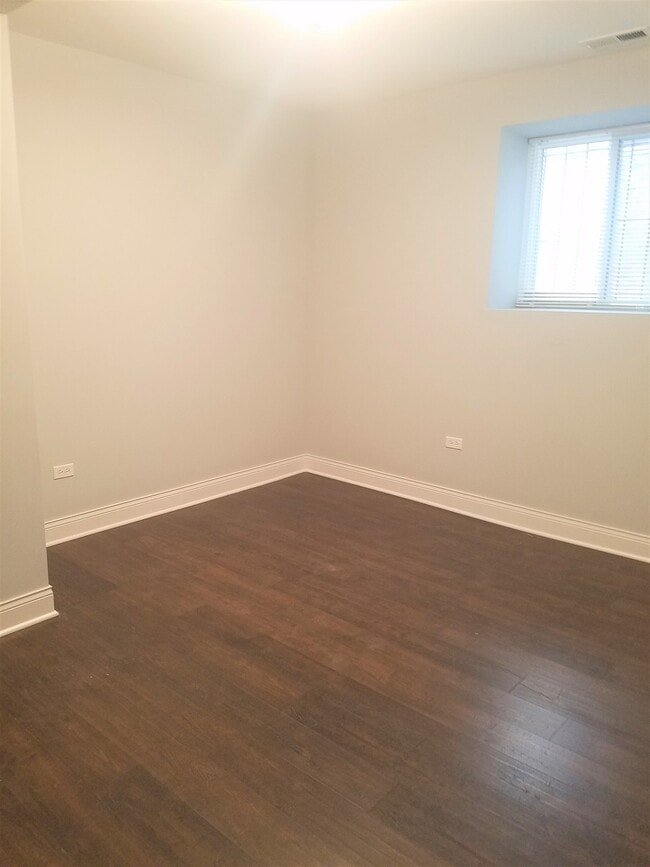 Bedroom 3 - 4518 S King Dr