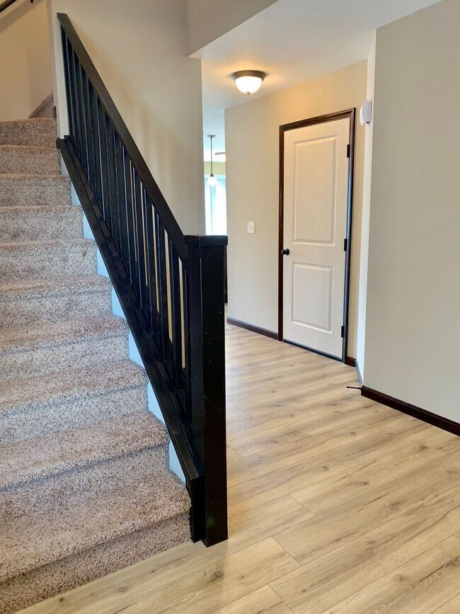 Building Photo - 8712 E Harry St