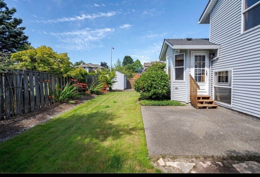 Building Photo - 3180 SW 31st St