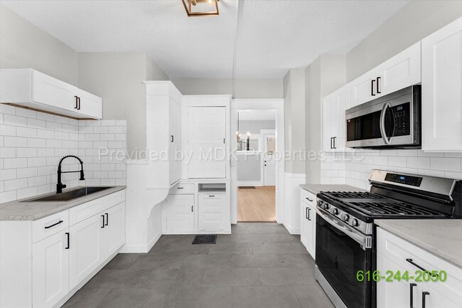 Building Photo - STUNNING REMODEL!!! Extremely Spacious 3 Bedroom (Extra Room) Home!! SECTION 8 APPROVED! (Handica...