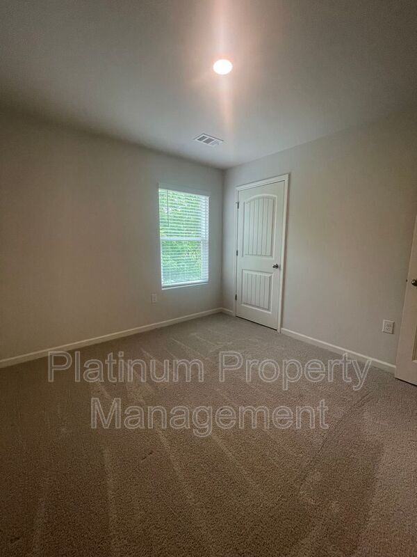 Building Photo - 551 Stoneybrook Dr