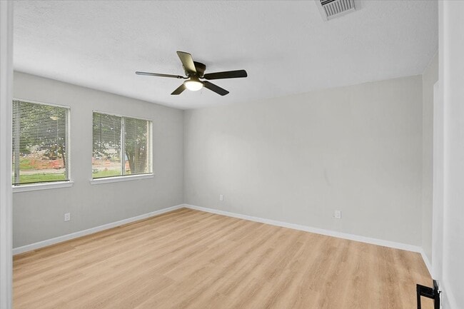 Building Photo - 2601 Village Circle Dr Dr
